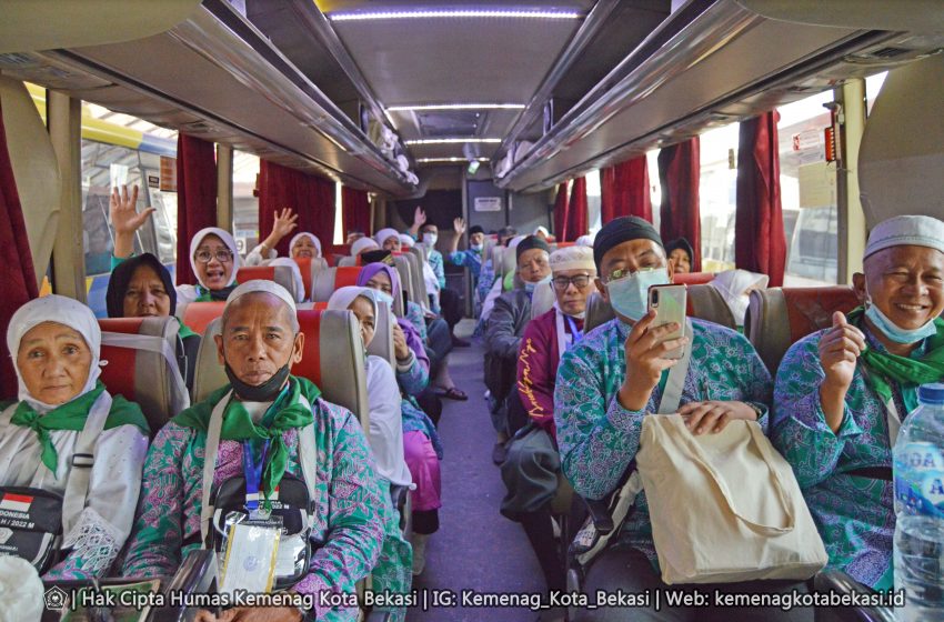  Dokumentasi Pemberangkatan Jemaah Haji Kloter 4-JKS Menuju Bandara Soekarno-Hatta