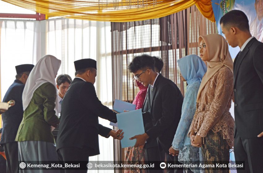  359 Siswa MAN 1 Kota Bekasi Diwisuda, Prof. Mahmud Hadiahi Tiga Kunci Keberhasilan